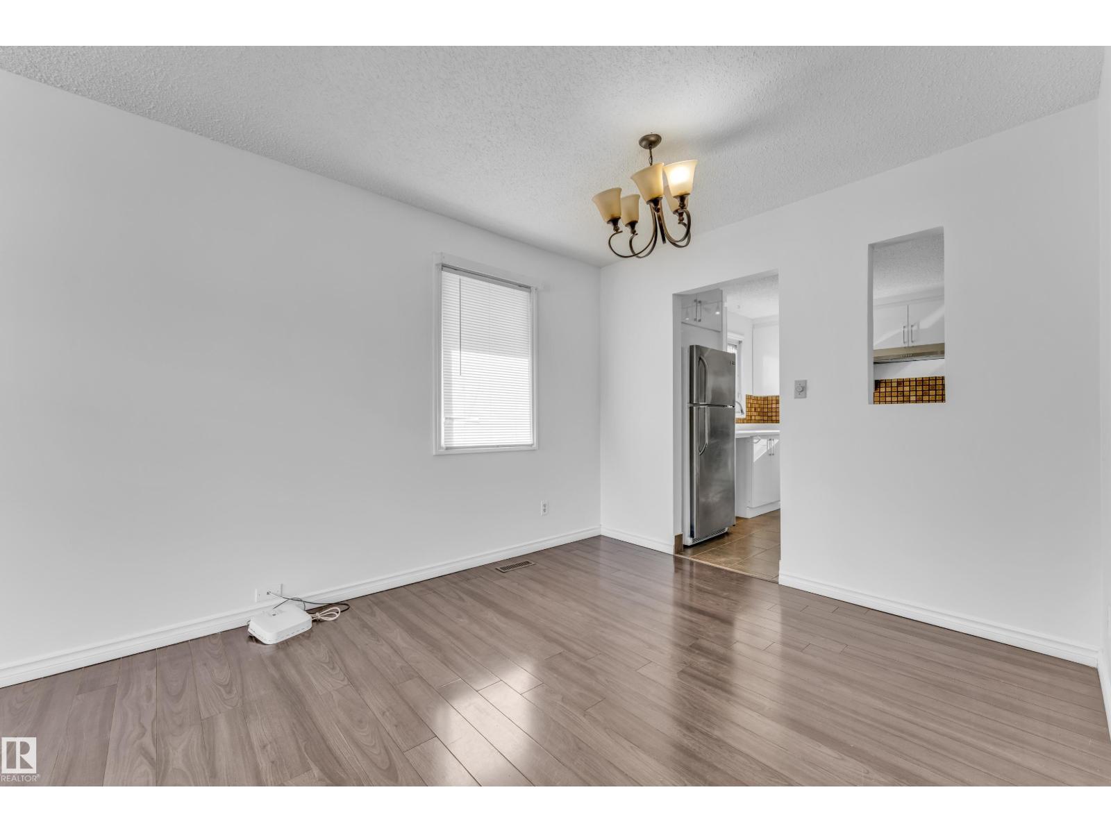 3520 19 AV NW - 8