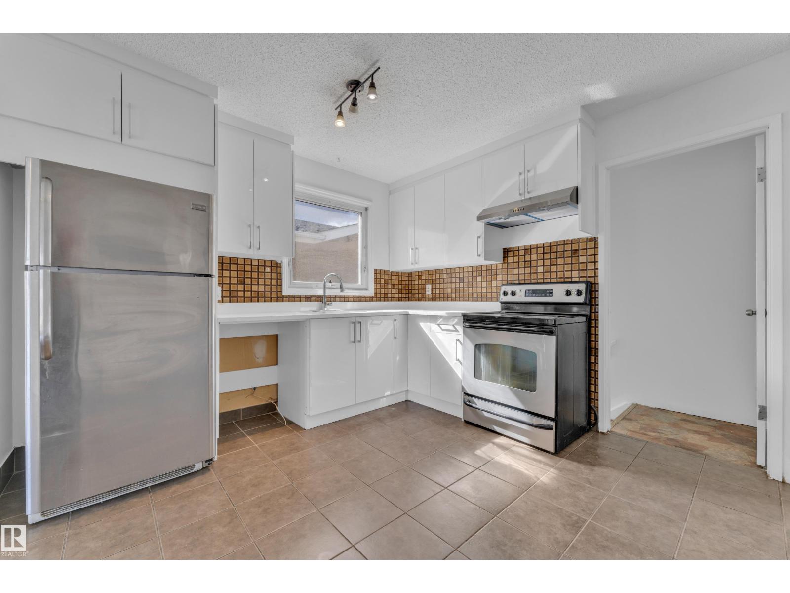 3520 19 AV NW - 9