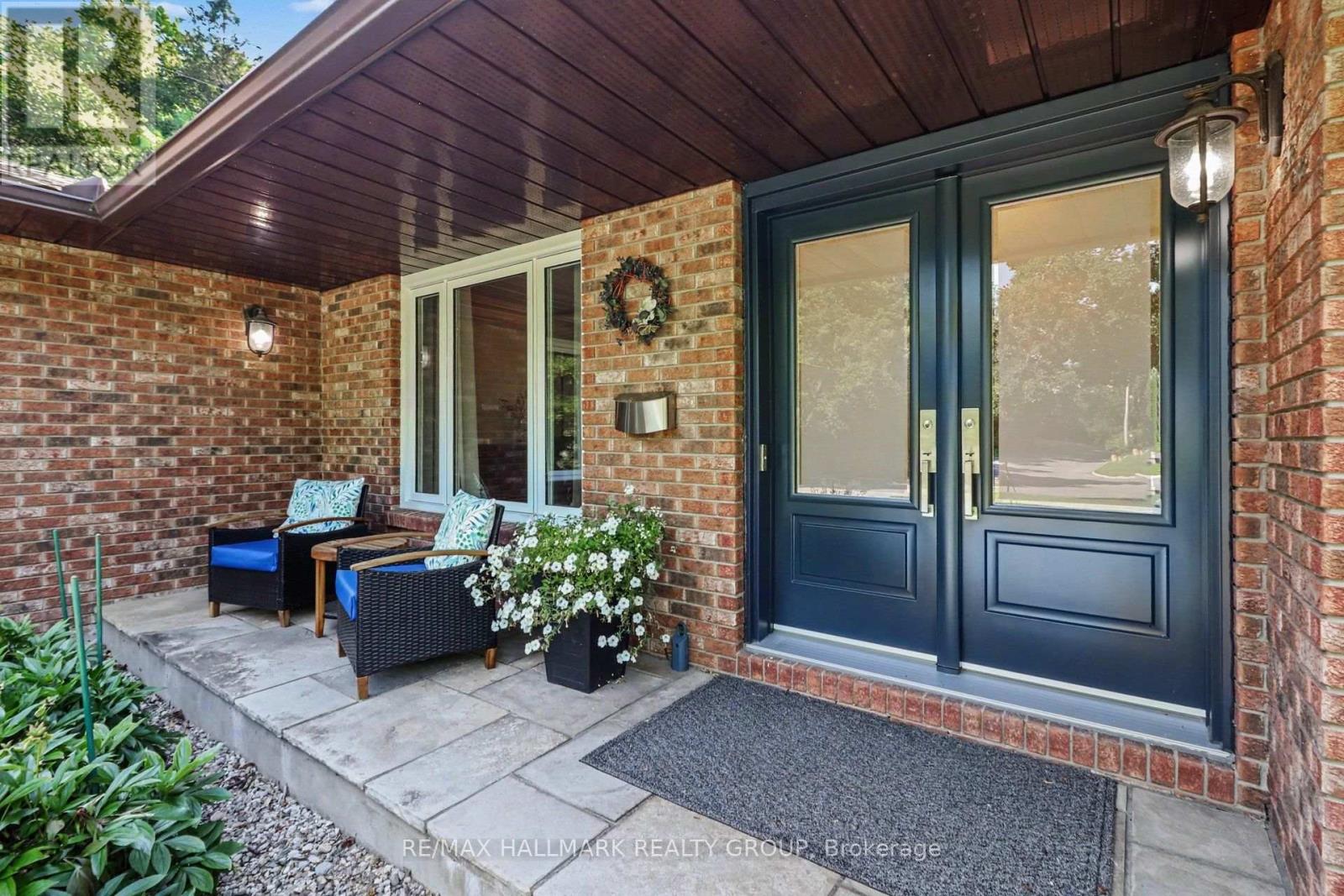 Double door entry, cosy covered porch.