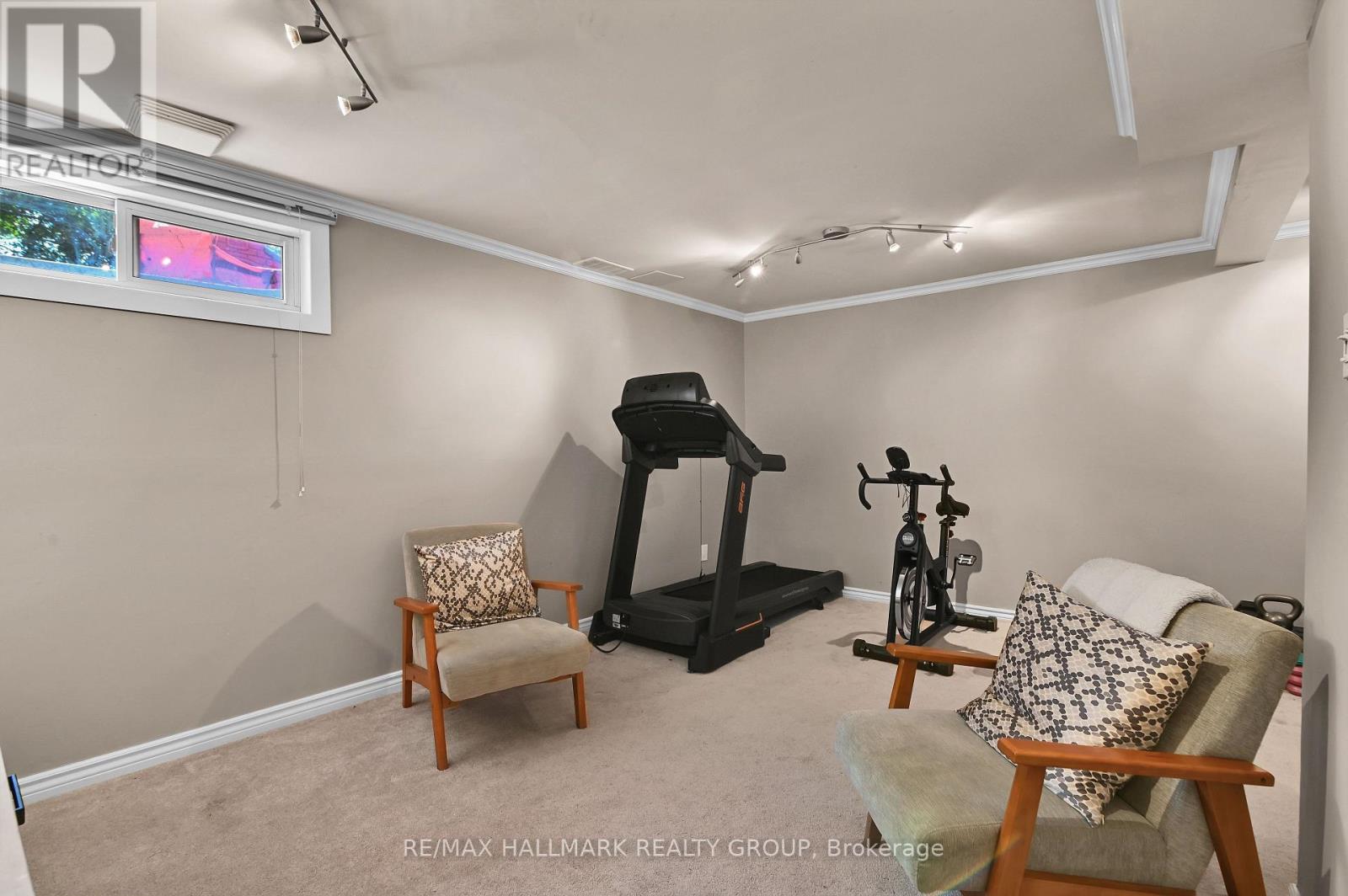 #3 1505 BALLARD COURT - 22