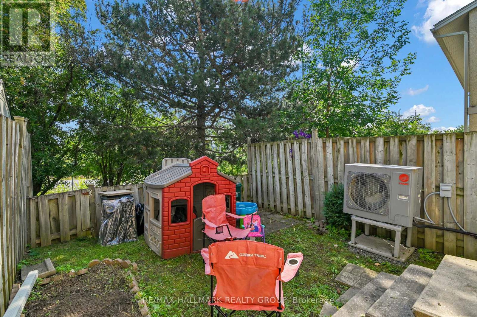 #3 1505 BALLARD COURT - 24