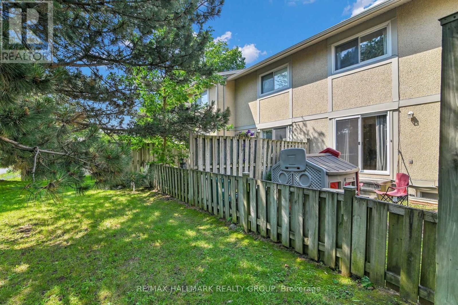 #3 1505 BALLARD COURT - 25