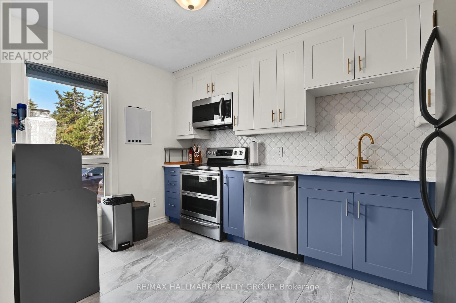 #3 1505 BALLARD COURT - 3