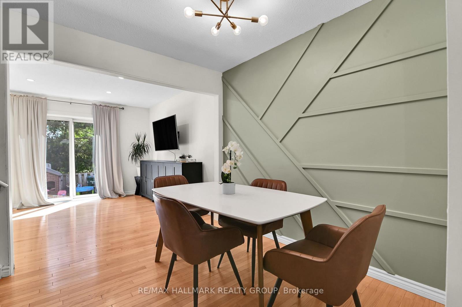 #3 1505 BALLARD COURT - 6