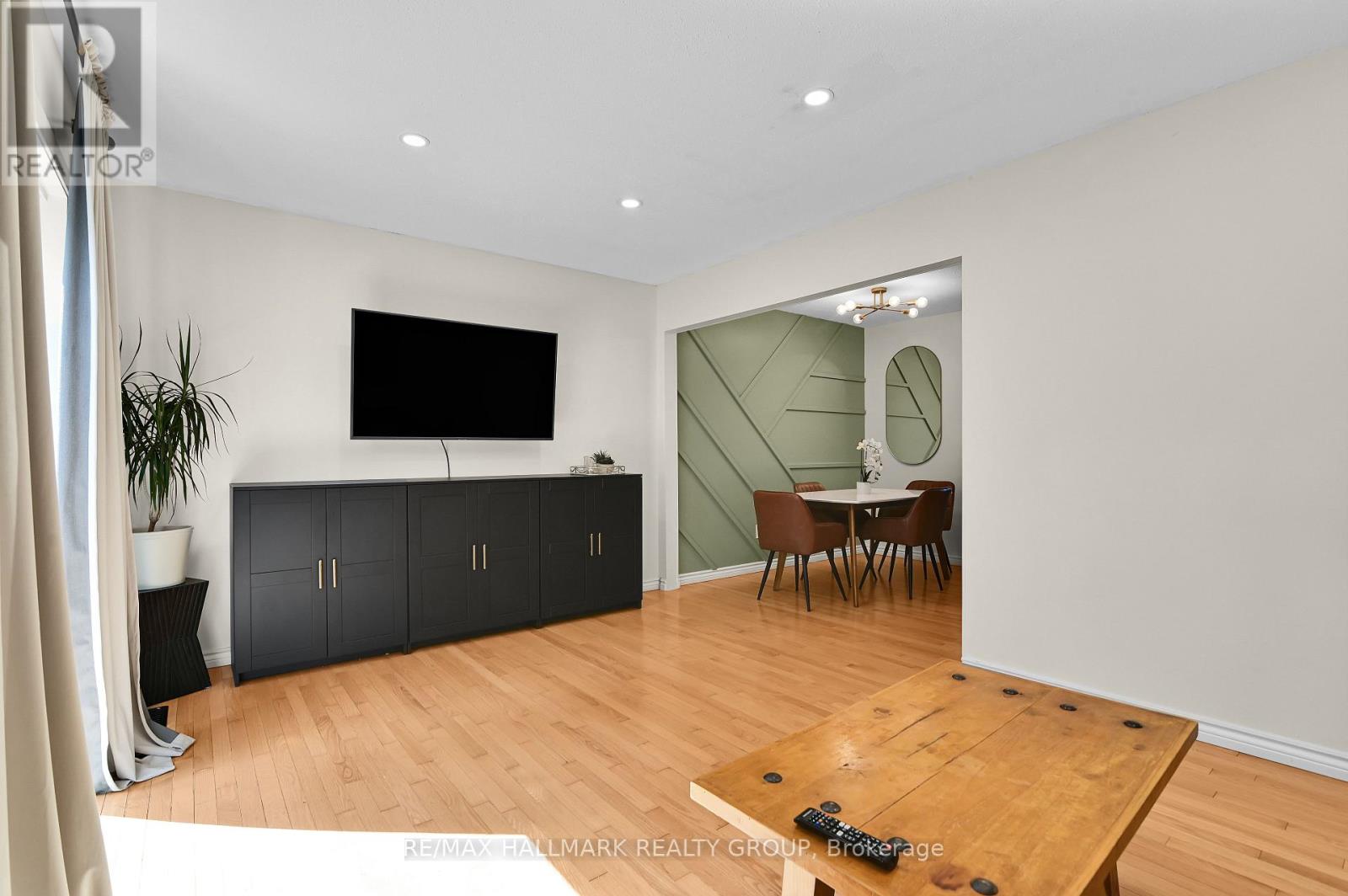 #3 1505 BALLARD COURT - 8
