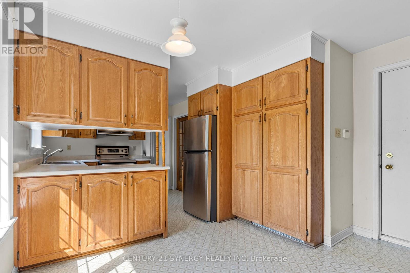 3 Bed, 2 Bath House for Sale in Ottawa – 3 CARLISLE CIRCLE, Ottawa – MLS# X13564884 - Image 14