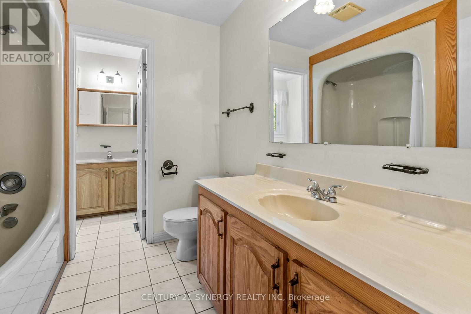 3 Bed, 2 Bath House for Sale in Ottawa – 3 CARLISLE CIRCLE, Ottawa – MLS# X13564884 - Image 22