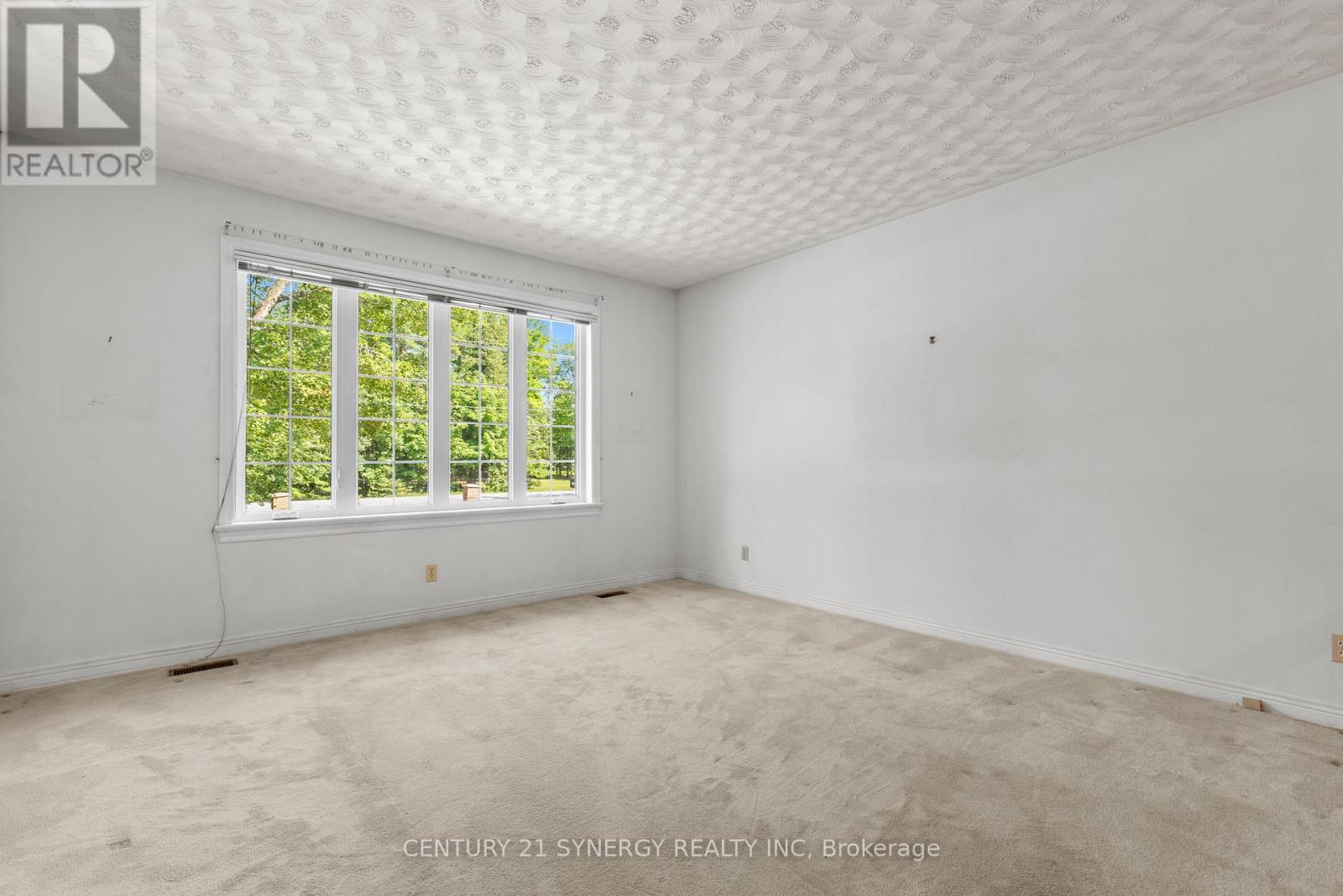 3 Bed, 2 Bath House for Sale in Ottawa – 3 CARLISLE CIRCLE, Ottawa – MLS# X13564884 - Image 9