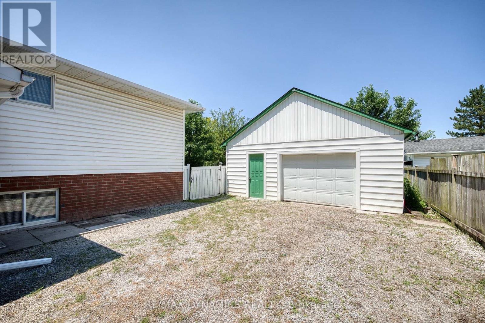 7701 BADGER ROAD - 3