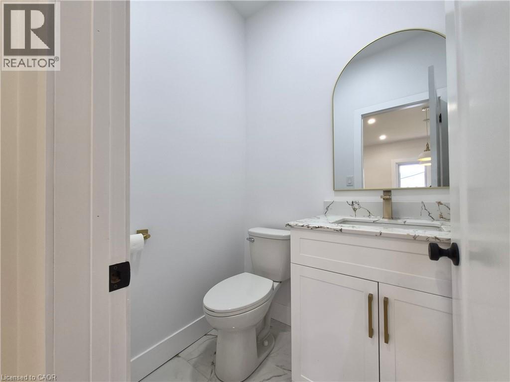 217 QUEEN Street N - 19