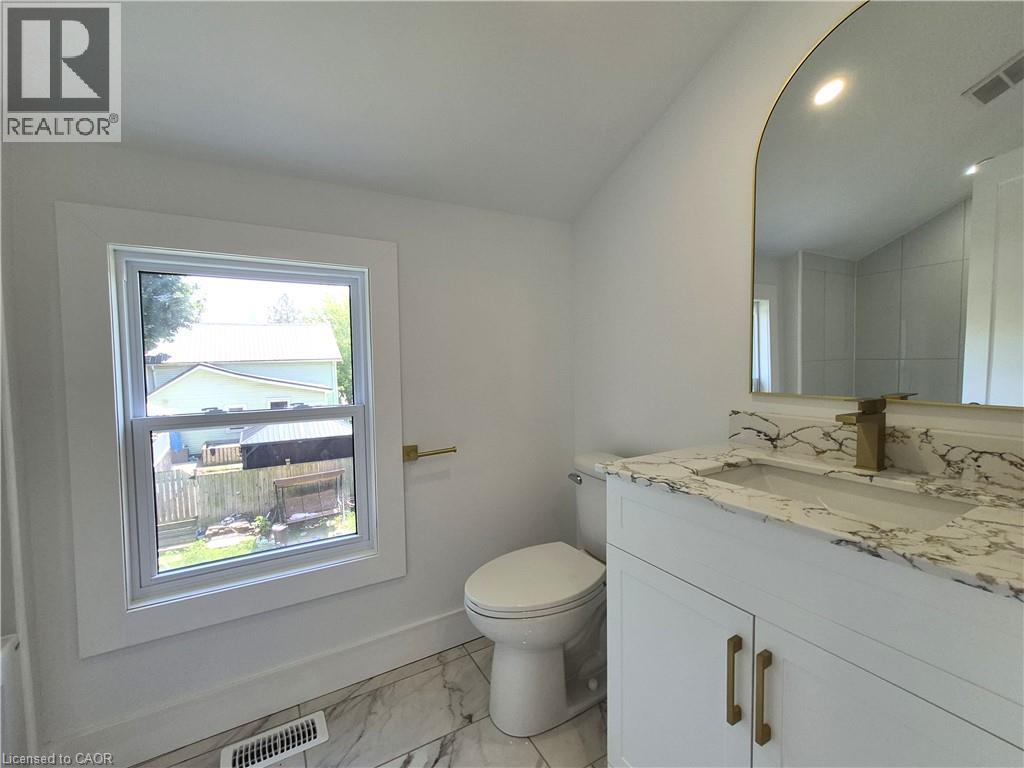 217 QUEEN Street N - 25
