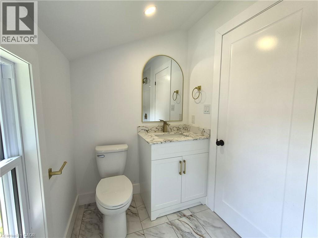 217 QUEEN Street N - 26