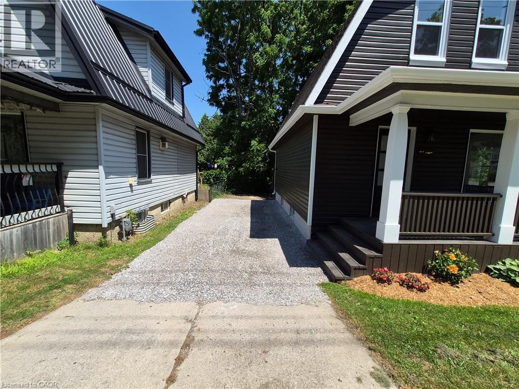 217 QUEEN Street N - 5