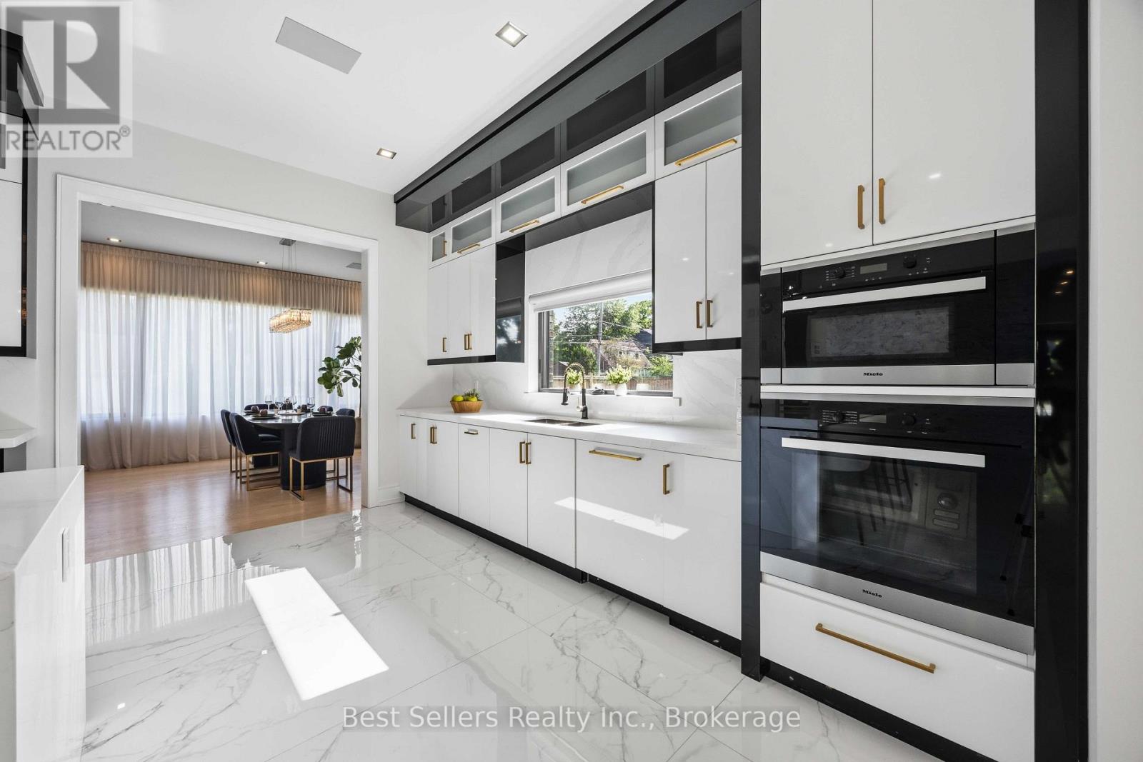 52 Grantbrook Street North, Toronto, ON photo 12
