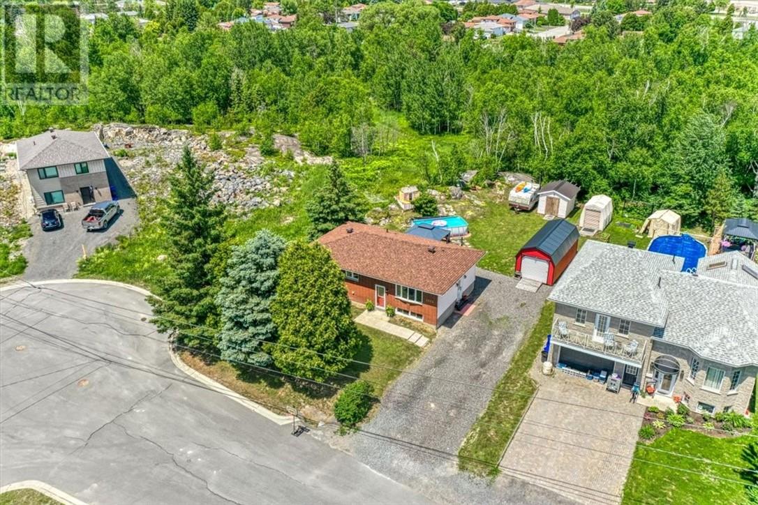 5372 Donald Street - 3