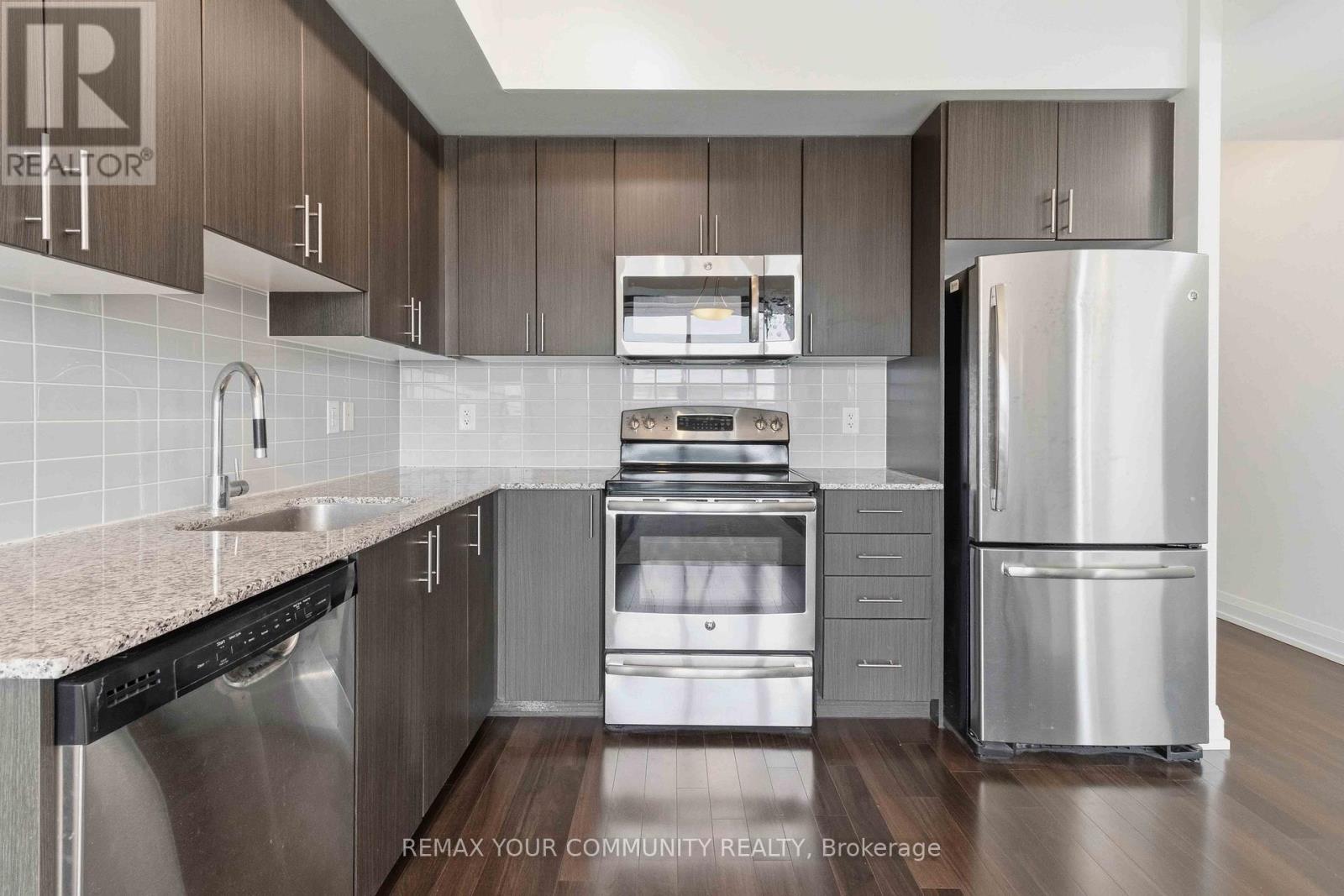 #418 7167 YONGE STREET - 9
