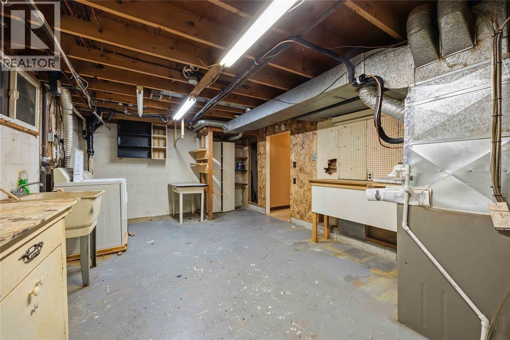 637 ROGER STREET - 33