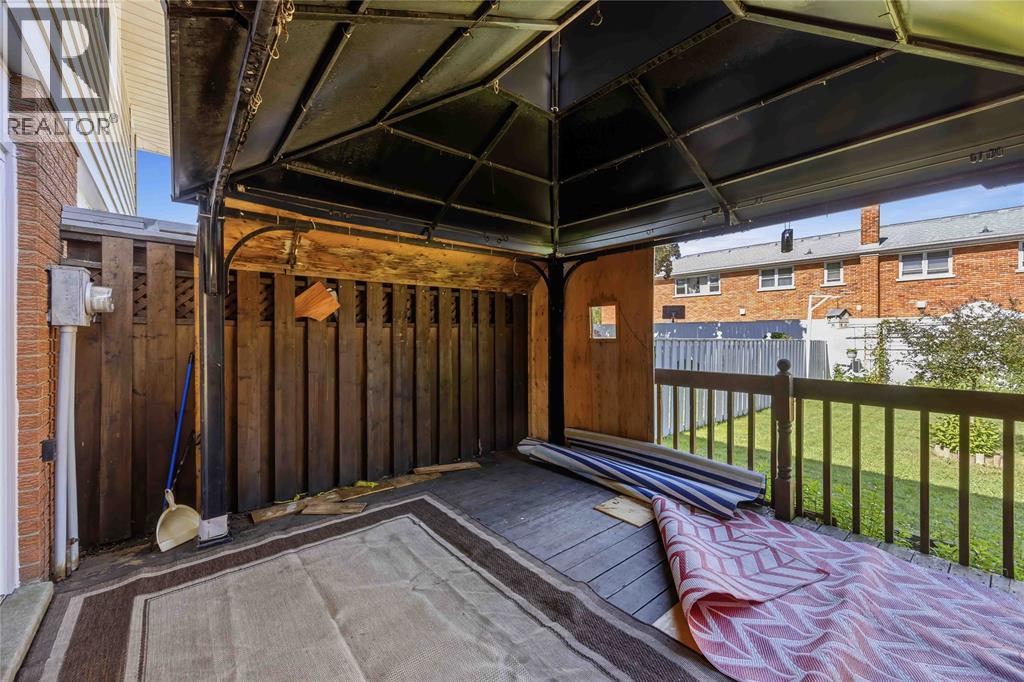 637 ROGER STREET - 35