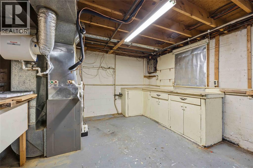 637 ROGER STREET - 32