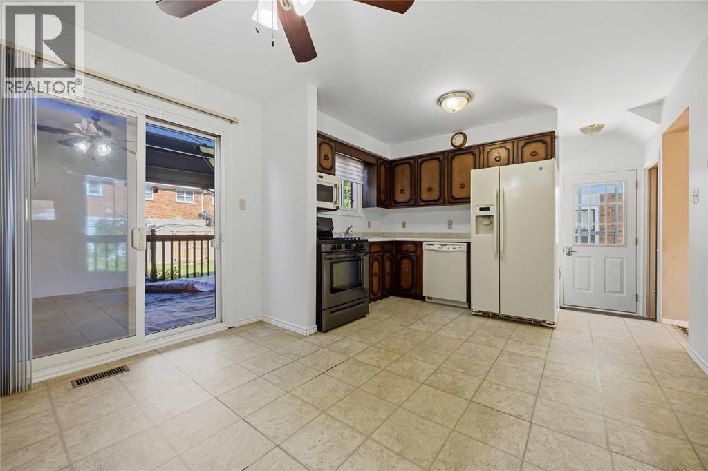 637 ROGER STREET - 11