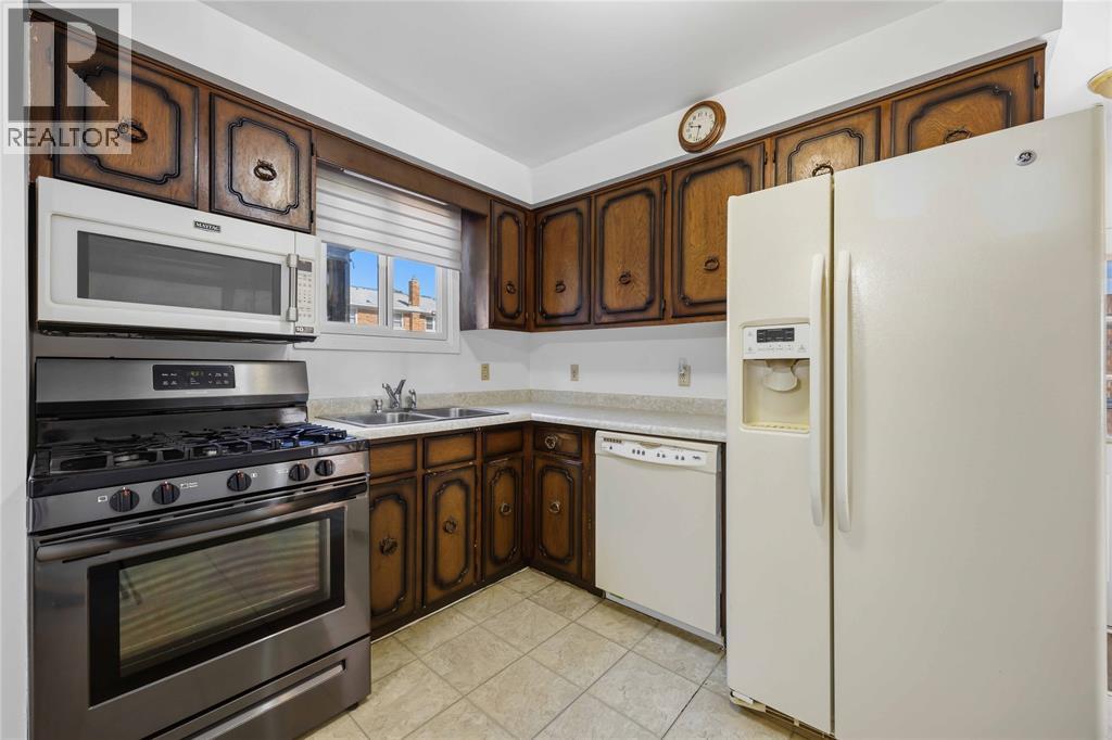 637 ROGER STREET - 13