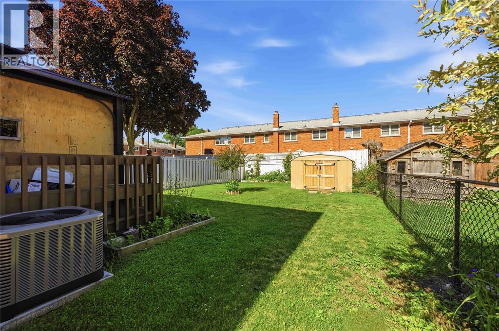 637 ROGER STREET - 36