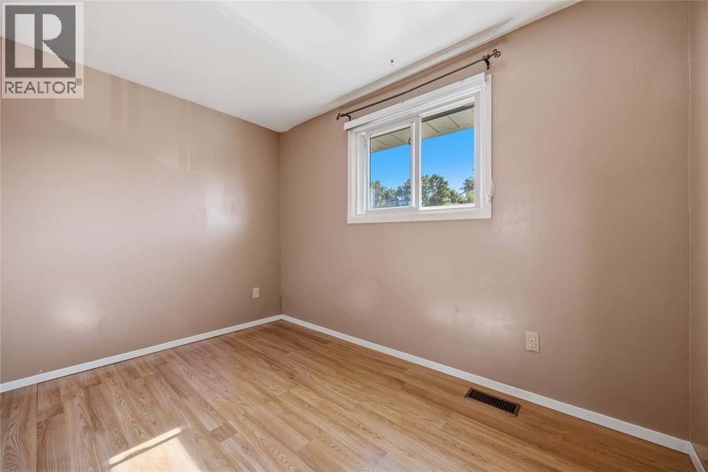 637 ROGER STREET - 22
