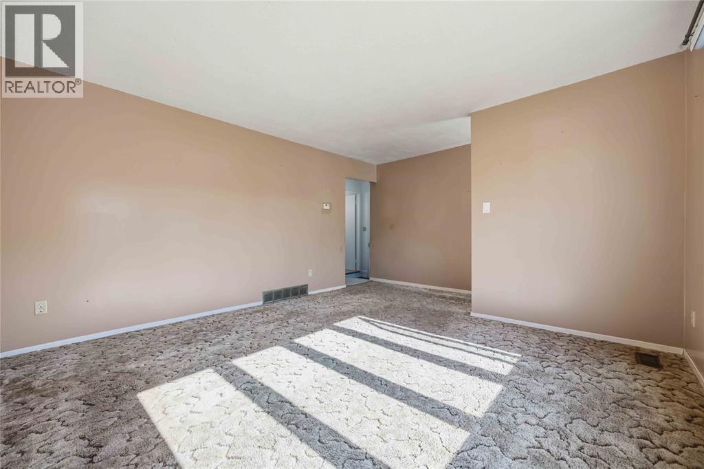 637 ROGER STREET - 9