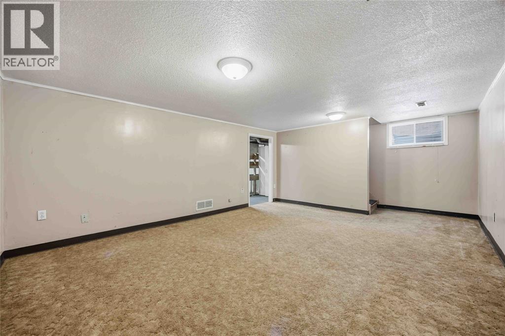 637 ROGER STREET - 27