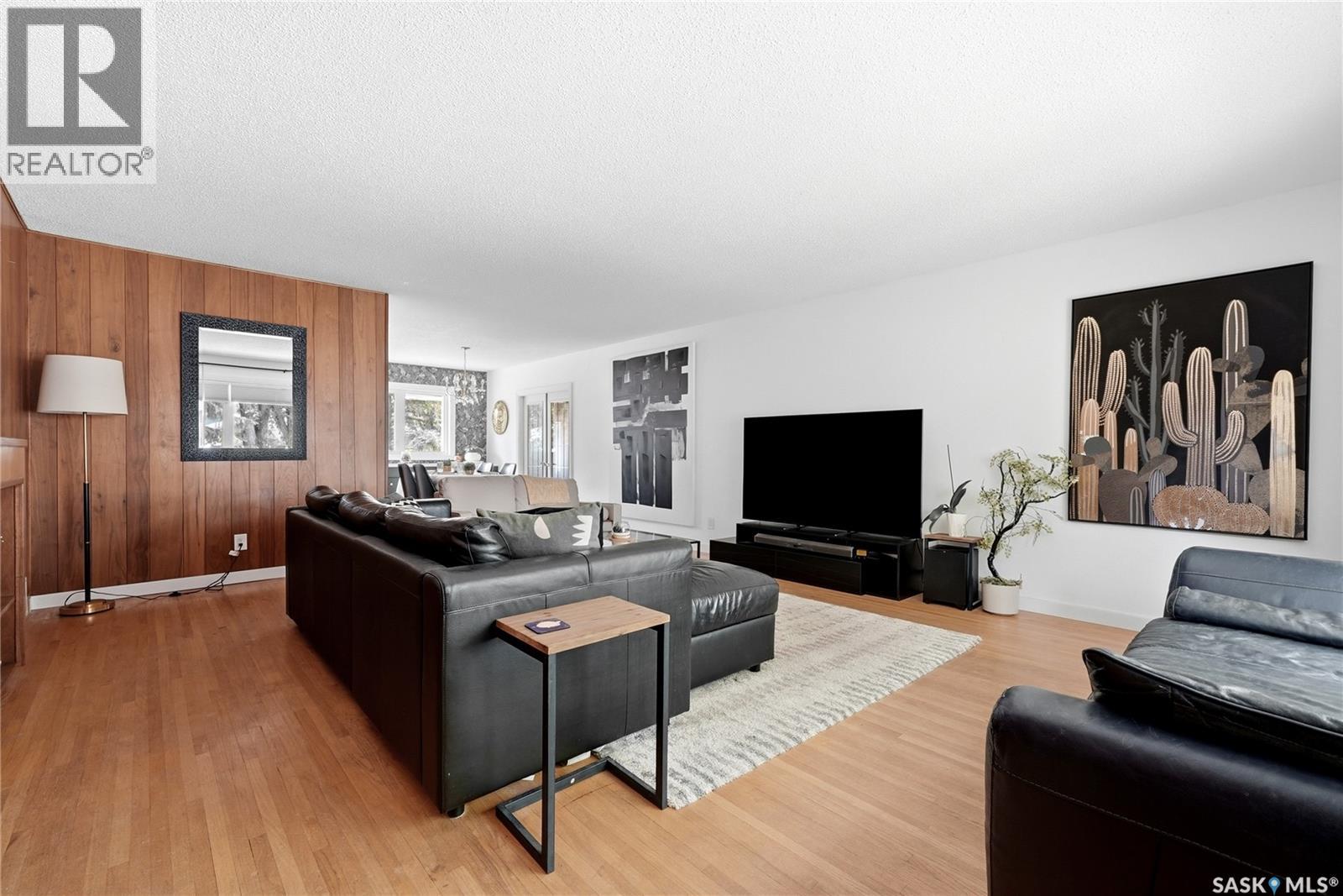 111 Bell STREET - Image 3