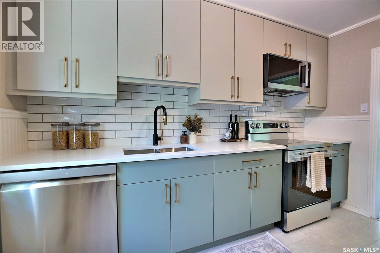 2802 McTavish STREET - 12