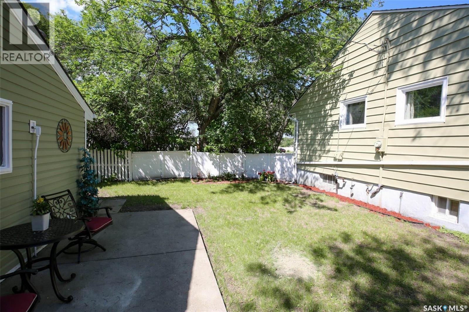 2802 McTavish STREET - 27