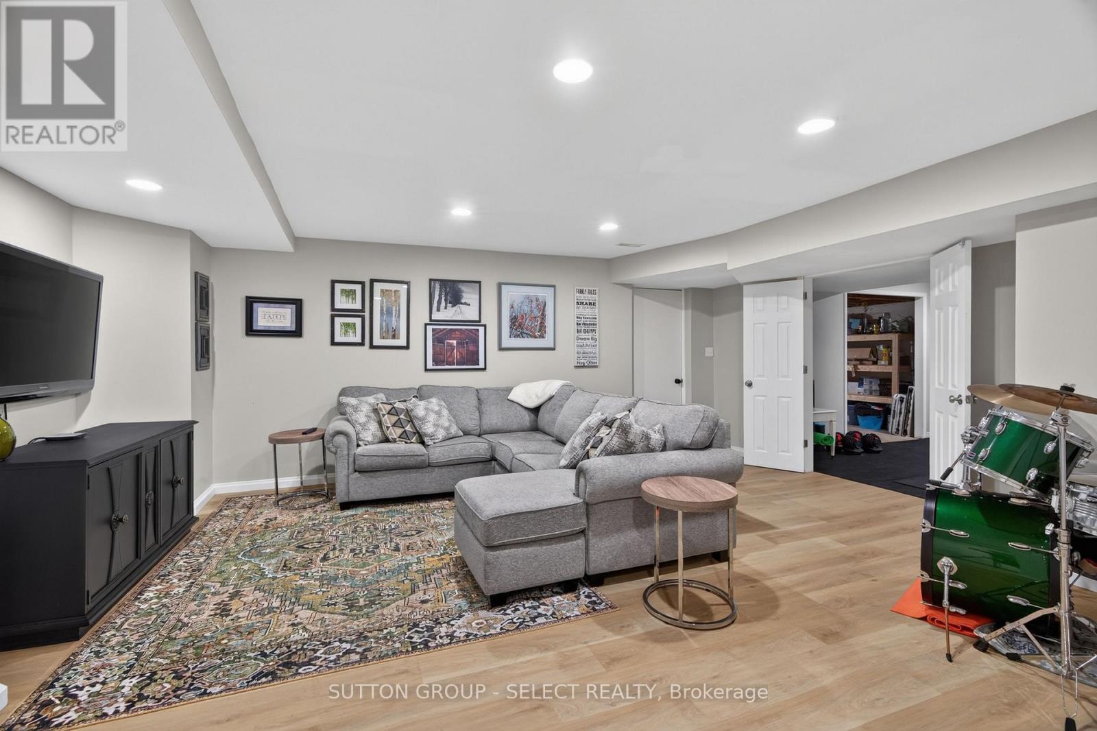 470 SCOTT STREET E - Image 32
