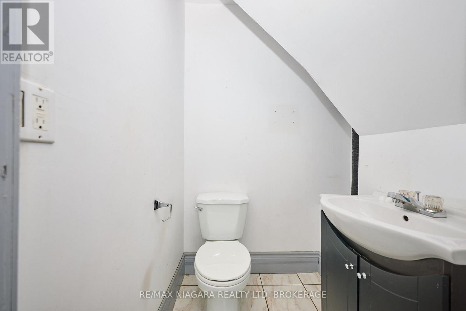 105A WELLAND AVENUE - 12