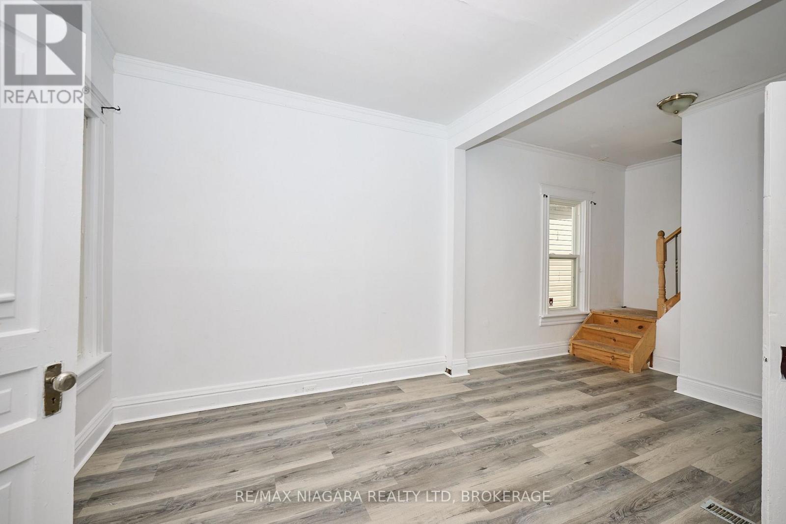 105A WELLAND AVENUE - 21