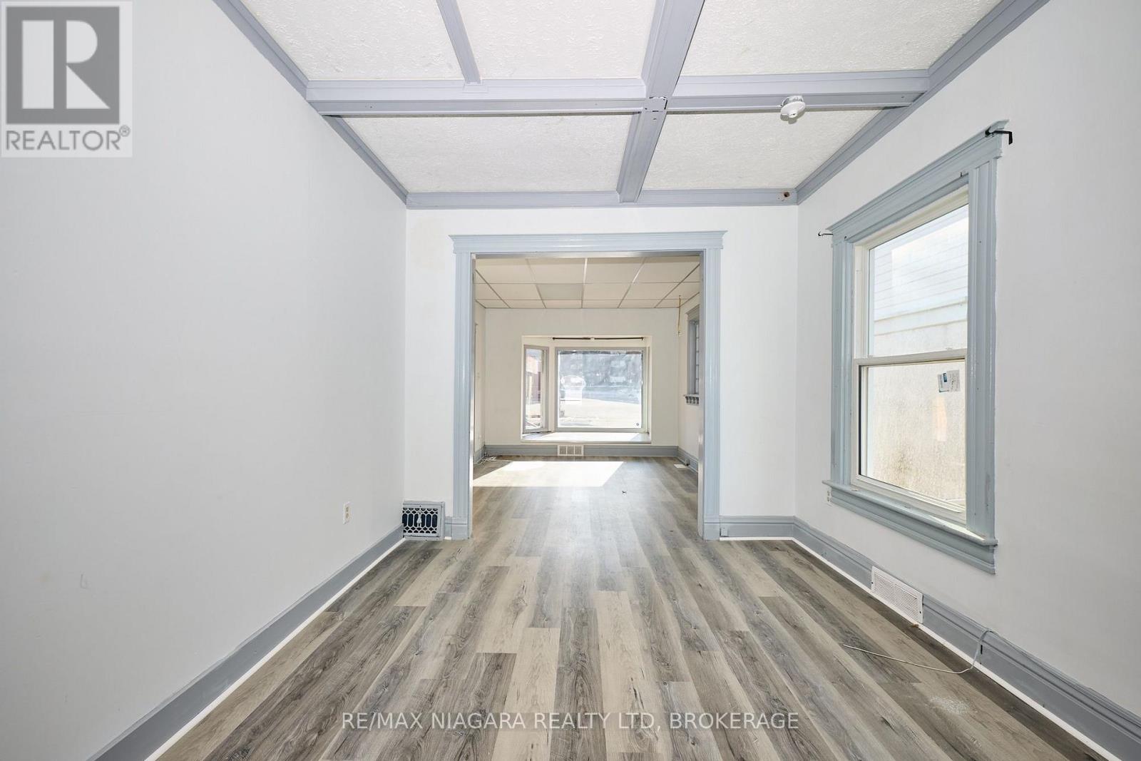 105A WELLAND AVENUE - 16
