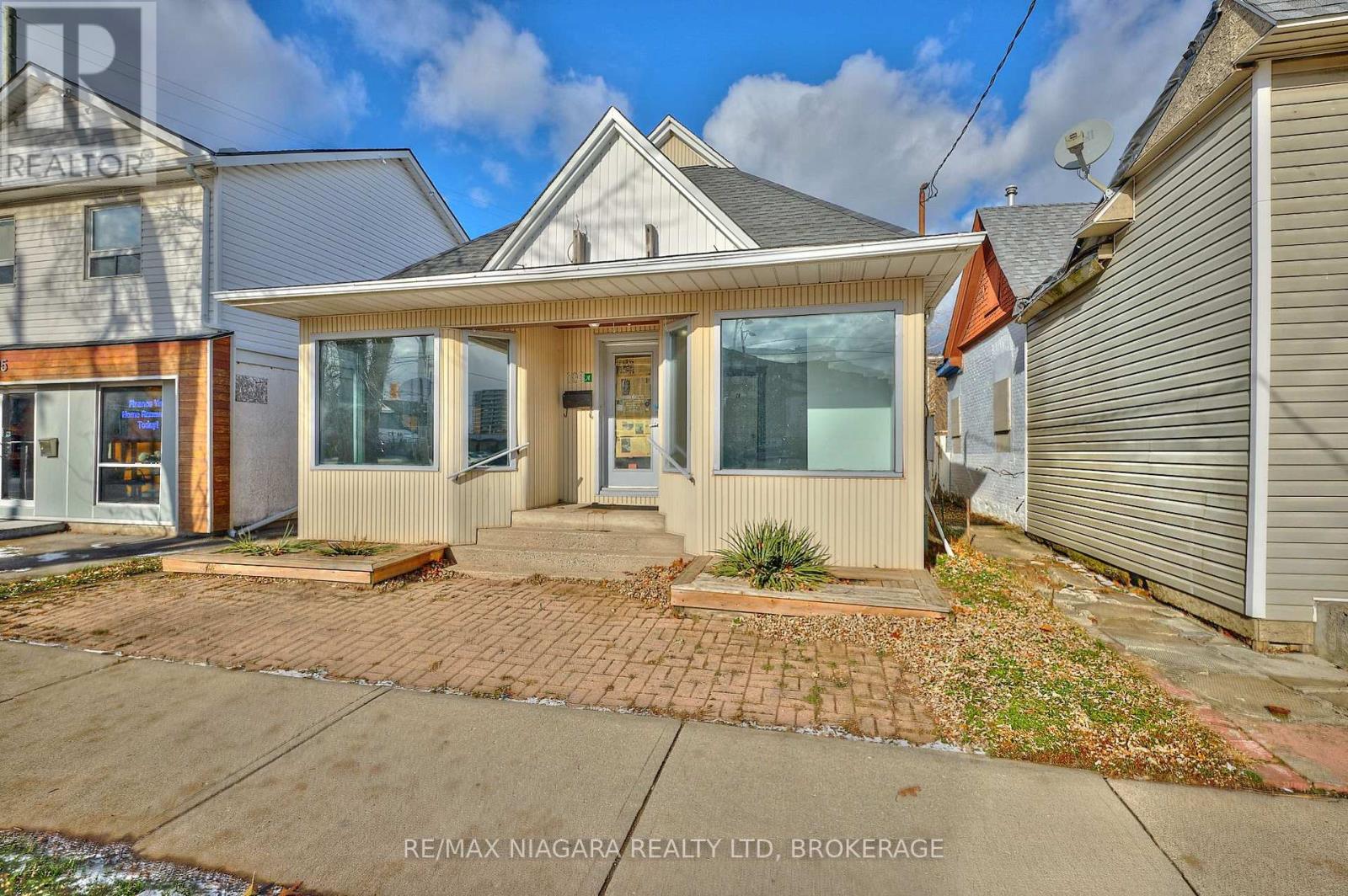 105A WELLAND AVENUE - 3