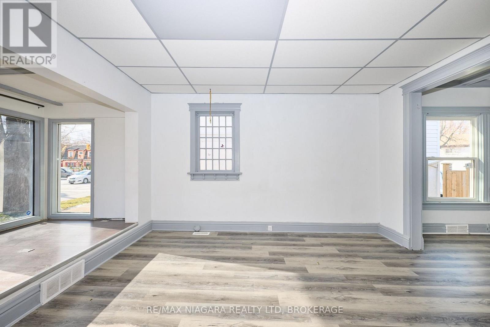 105A WELLAND AVENUE - 7