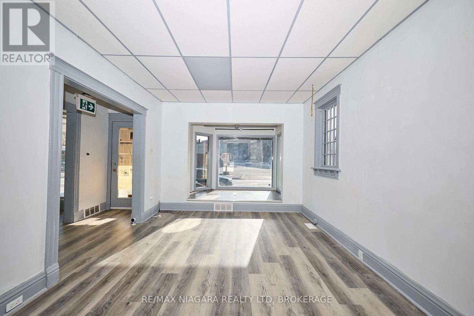 105A WELLAND AVENUE - 8
