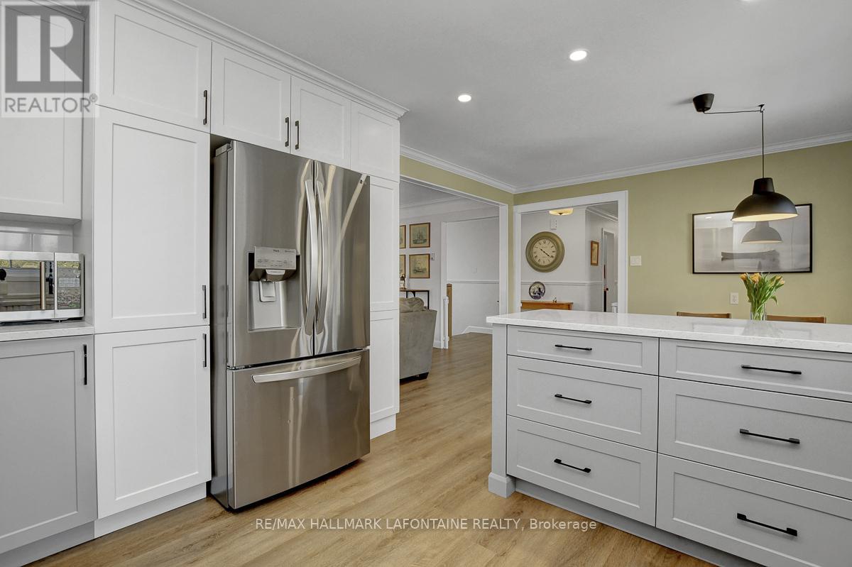 1255 LAURIER STREET - 10