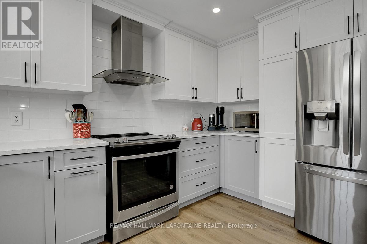 1255 LAURIER STREET - 11