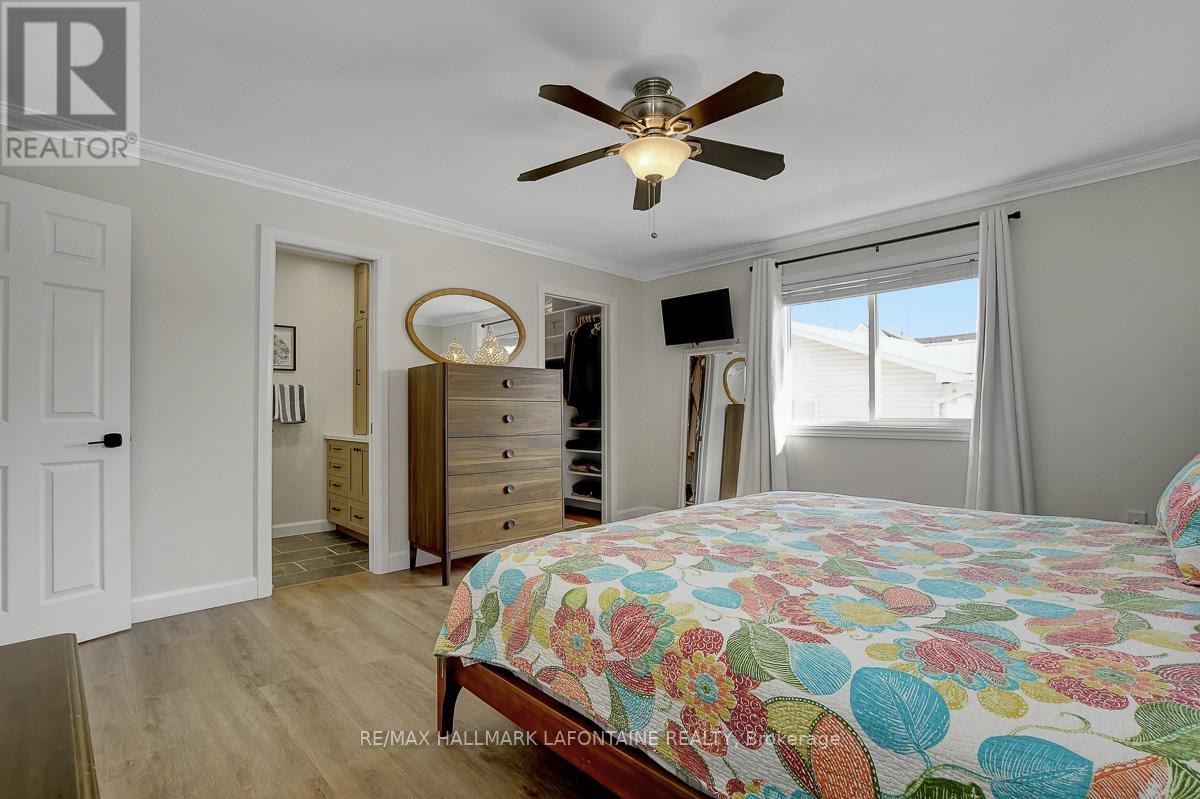 1255 LAURIER STREET - 16