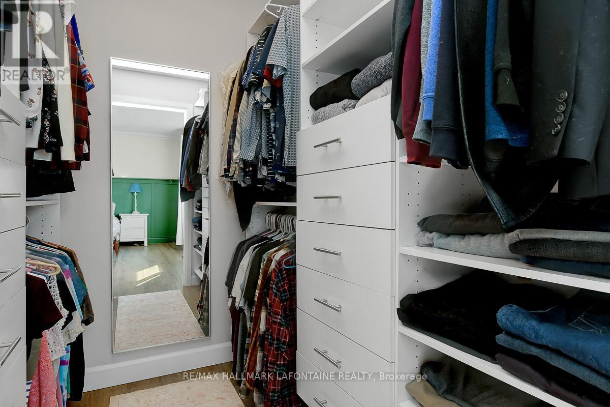 1255 LAURIER STREET - 17