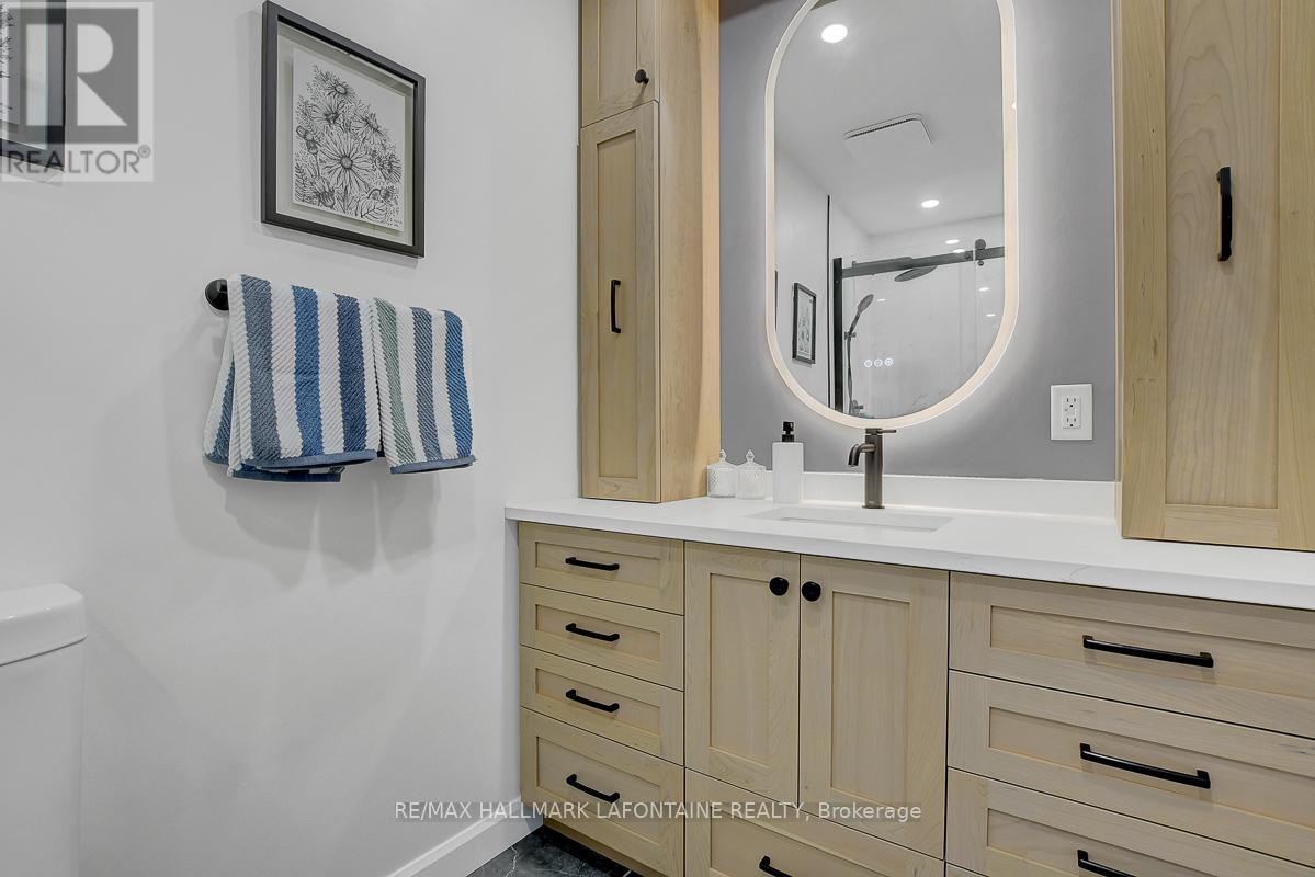 1255 LAURIER STREET - 18
