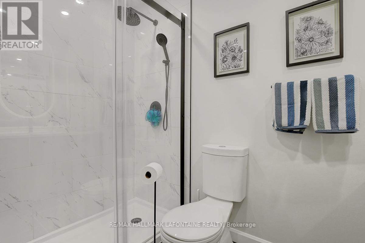 1255 LAURIER STREET - 19