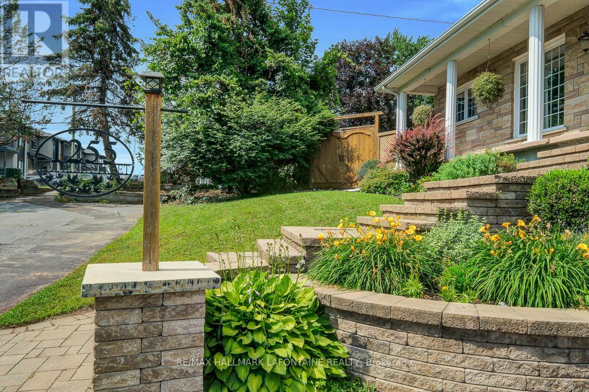 1255 LAURIER STREET - 2