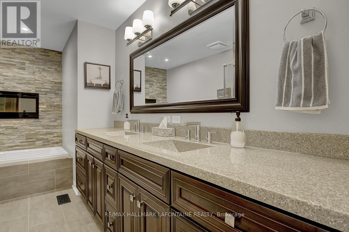1255 LAURIER STREET - 24