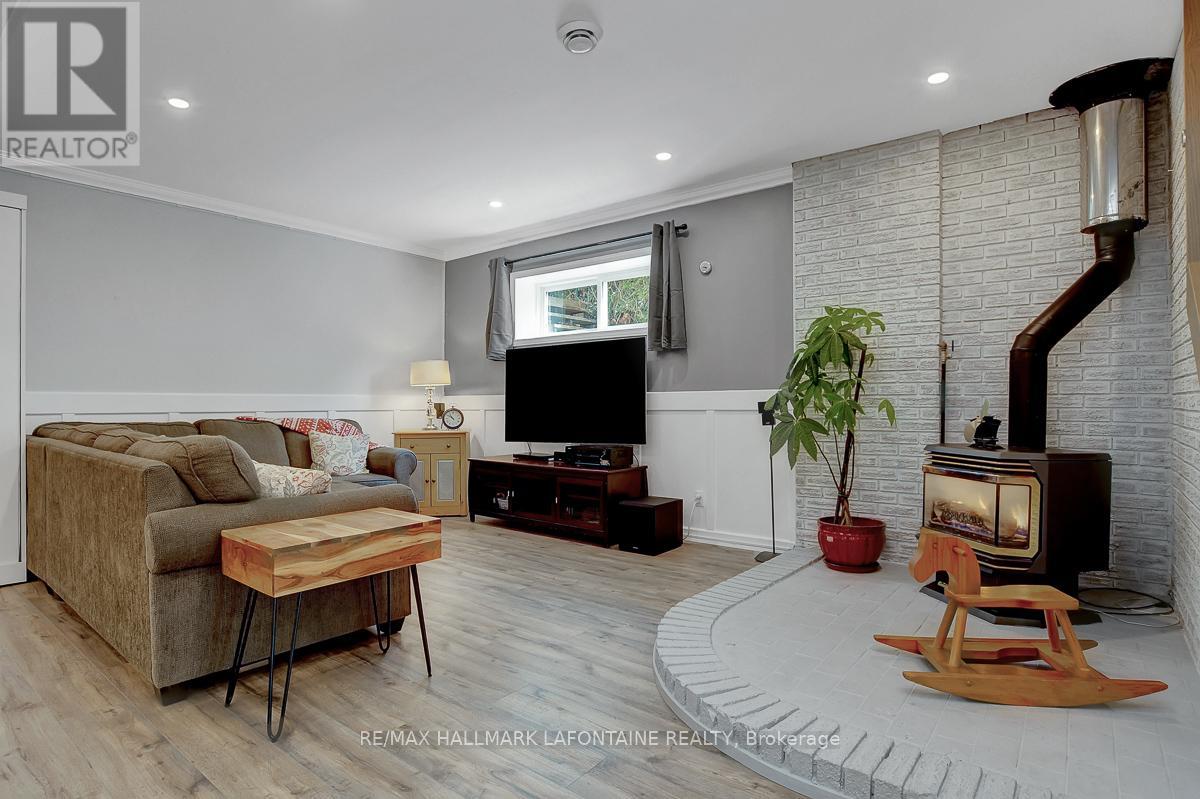 1255 LAURIER STREET - 27