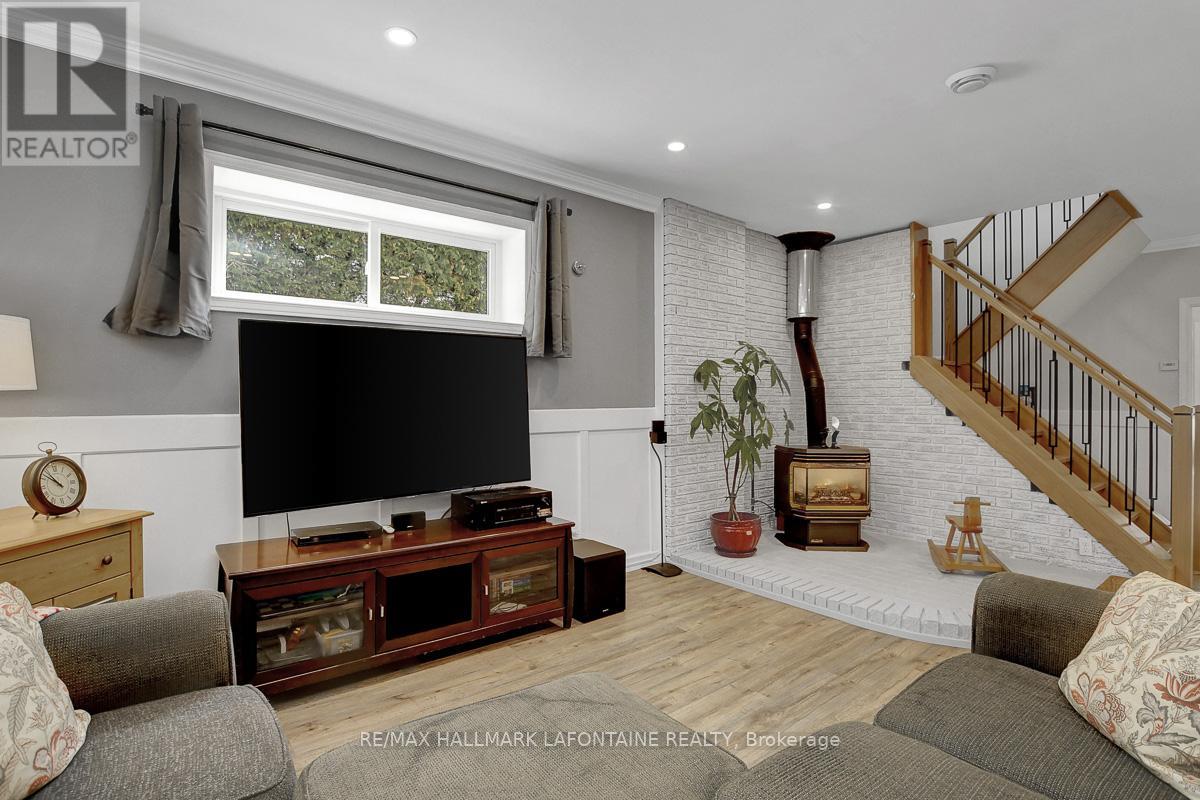 1255 LAURIER STREET - 28