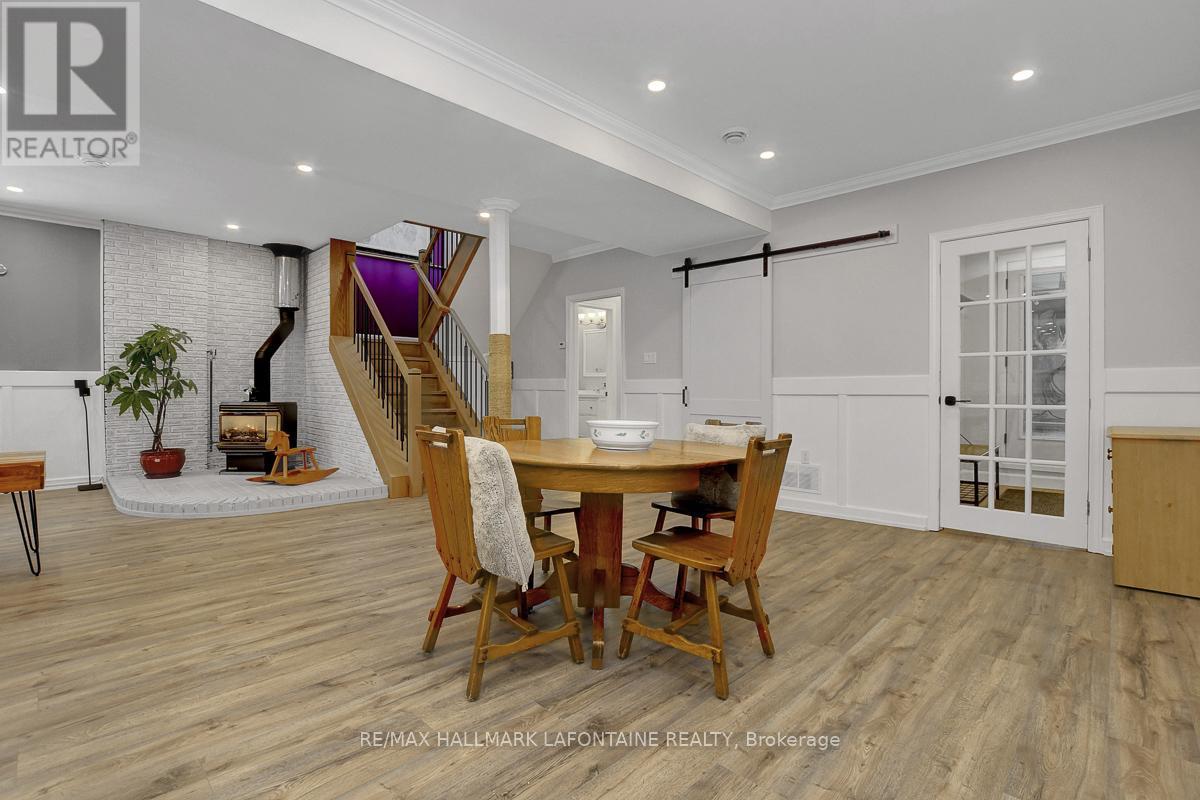 1255 LAURIER STREET - 32